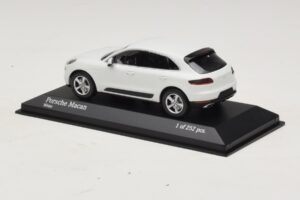 Porsche Macan 95B Bianco Minichamps 1:43 410062601 Pressofusione — immagine 3 di 4