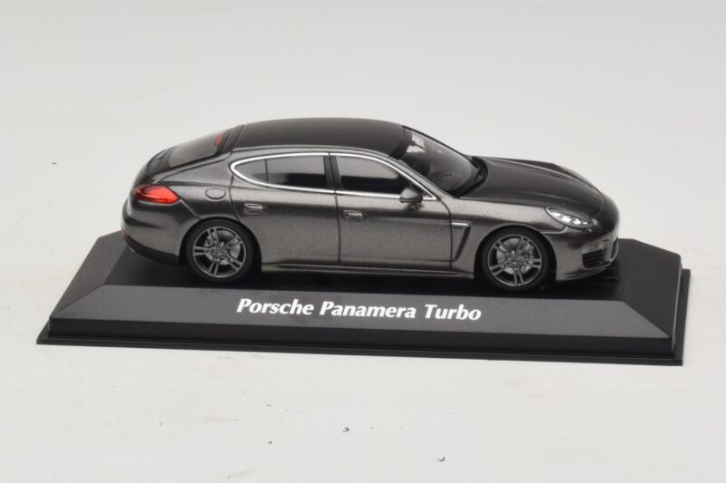Porsche Panamera 970 Turbo Grigio Metallizzato Maxichamps 1:43 940062371 Pressofusione