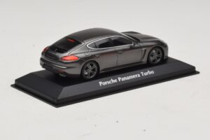 Porsche Panamera 970 Turbo Grigio Metallizzato Maxichamps 1:43 940062371 Pressofusione — immagine 2 di 4