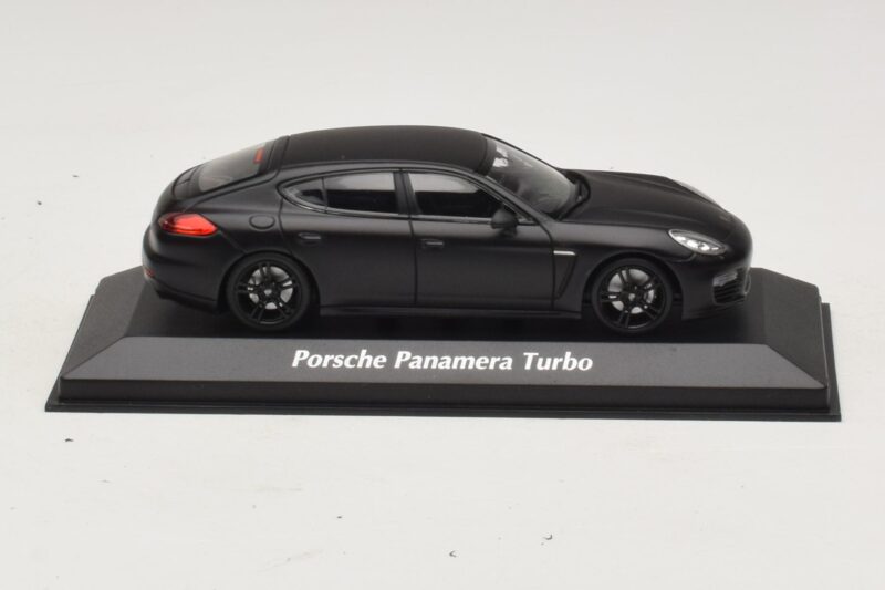 Porsche Panamera 970 Turbo Nero Opaco Maxichamps 1:43 Porsche Panamera 970 Turbo Nero Opaco Maxichamps 1:43 940062370 Pressofusione