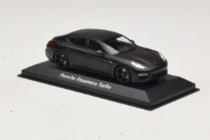 Porsche Panamera 970 Turbo Nero Opaco Maxichamps 1:43 940062370 Pressofusione — immagine 3 di 4