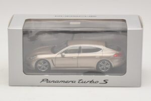 Porsche Panamera 970 Turbo S Bronzo Metallizzato Minichamps 1:43 WAP0200600E Pressofusione — immagine 4 di 4