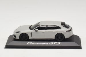 Porsche Panamera GTS 971 Chalk Grey Minichamps 1:43 WAP0207640J Pressofusione