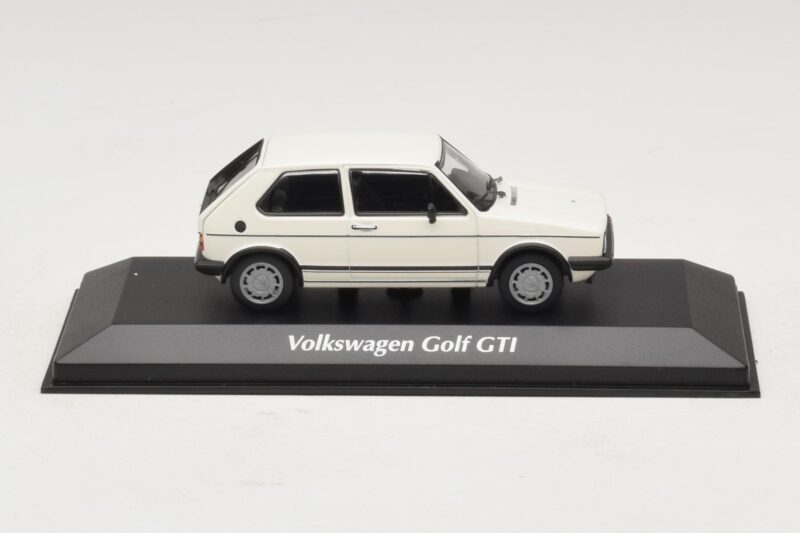Volkswagen Golf GTI Mk1 Bianco Maxichamps 1:43 Volkswagen Golf GTI Mk1 Bianco Maxichamps 1:43 940055171 Pressofusione