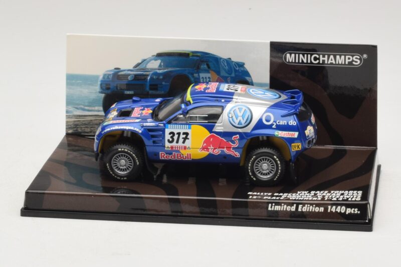 Volkswagen Race Touareg Red Bull #317 Gordon / von Zitzewitz Dakar Rally 2005 Minichamps 1:43 Volkswagen Race Touareg Red Bull #317 Gordon / von Zitzewitz Dakar Rally 2005 Minichamps 1:43 436055317 Pressofusione