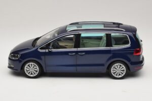 Volkswagen Sharan Blue Metallic Minichamps 1:18 110051000 Pressofusione — immagine 4 di 8