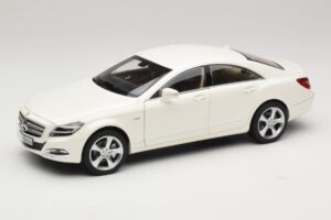 Mercedes CLS C218 Coupé Bianco brillante metallizzato Norev 1:18 183943 Pressofusione