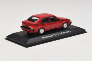 Alfa Romeo 75 V6 3.0 America Rosso Maxichamps 1:43 940120461 Pressofusione — immagine 2 di 5