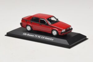 Alfa Romeo 75 V6 3.0 America Rosso Maxichamps 1:43 940120461 Pressofusione — immagine 3 di 5