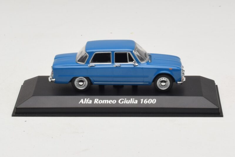 Alfa Romeo Giulia 1600 Blu Maxichamps 1:43 940120900 Pressofusione