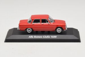 Alfa Romeo Giulia 1600 Rosso Maxichamps 1:43 940120901 Pressofusione