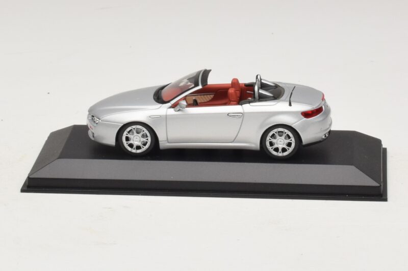Alfa Romeo Giulia Spider Argento Minichamps 1:43 400120731 Pressofusione