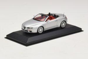 Alfa Romeo Giulia Spider Argento Minichamps 1:43 400120731 Pressofusione — immagine 2 di 5