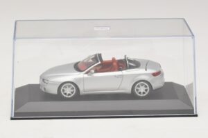 Alfa Romeo Giulia Spider Argento Minichamps 1:43 400120731 Pressofusione — immagine 4 di 5