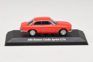 Alfa Romeo Giulia Sprint GTA Rosso Maxichamps 1:43 Alfa Romeo Giulia Sprint GTA Rosso Maxichamps 1:43 940120440 Pressofusione