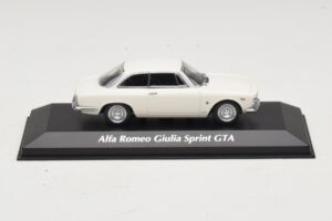 Alfa Romeo Giulia Sprint GTA Bianco Maxichamps 1:43 940120441 Pressofusione