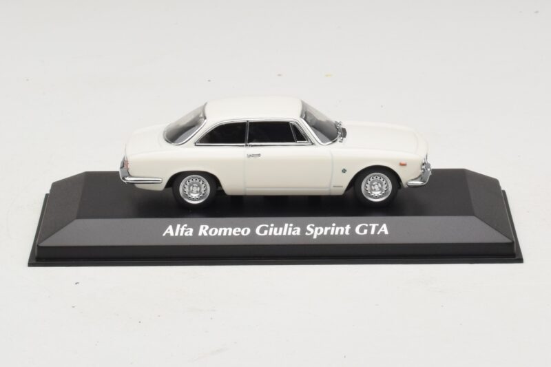 Alfa Romeo Giulia Sprint GTA Bianco Maxichamps 1:43 940120441 Pressofusione