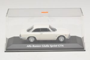 Alfa Romeo Giulia Sprint GTA Bianco Maxichamps 1:43 940120441 Pressofusione — immagine 4 di 5