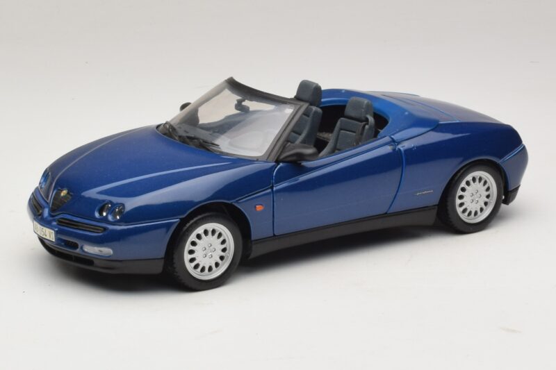 Alfa Romeo Spider 916 Blu Maisto 1:18 31831 Pressofusione