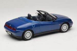 Alfa Romeo Spider 916 Blu Maisto 1:18 31831 Pressofusione — immagine 3 di 8