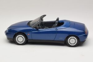 Alfa Romeo Spider 916 Blu Maisto 1:18 31831 Pressofusione — immagine 4 di 8