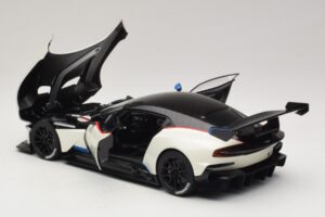 Aston Martin Vulcan Stratus White Con Strisce Blu e Rosse AUTOart 1:18 70261 Composito — immagine 5 di 8