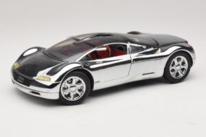 Audi Avus Quattro Chrome Silver Revell 1:18 08830 Pressofusione