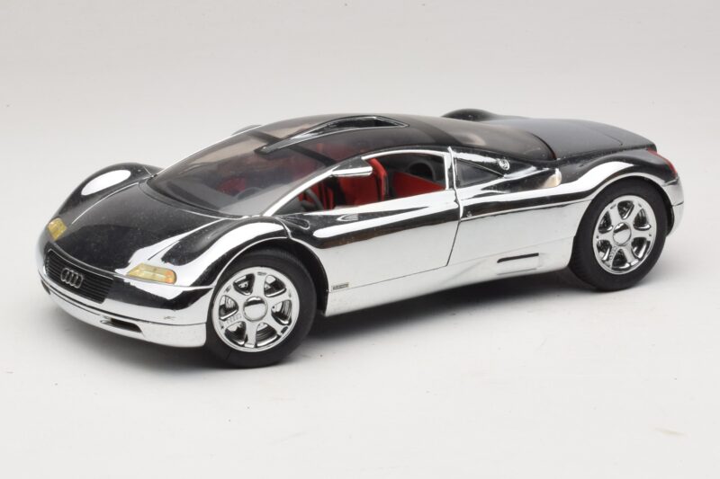 Audi Avus Quattro Chrome Silver Revell 1:18 08830 Pressofusione