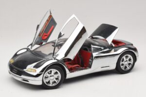 Audi Avus Quattro Chrome Silver Revell 1:18 08830 Pressofusione — immagine 2 di 8