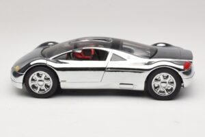 Audi Avus Quattro Chrome Silver Revell 1:18 08830 Pressofusione — immagine 4 di 8