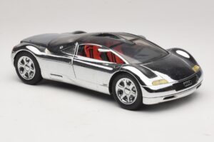 Audi Avus Quattro Chrome Silver Revell 1:18 08830 Pressofusione — immagine 6 di 8
