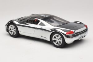 Audi Avus Quattro Chrome Silver Revell 1:18 08830 Pressofusione — immagine 7 di 8