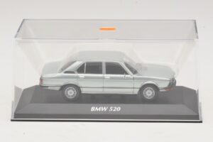 BMW 520 E12 Azzurro Metallizzato Maxichamps 1:43 940023002 Pressofusione — immagine 4 di 5