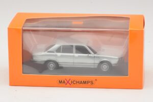 BMW 520 E12 Azzurro Metallizzato Maxichamps 1:43 940023002 Pressofusione — immagine 5 di 5