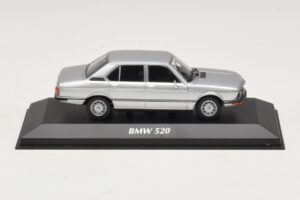 BMW 520 E12 Argento Maxichamps 1:43 940023000 Pressofusione