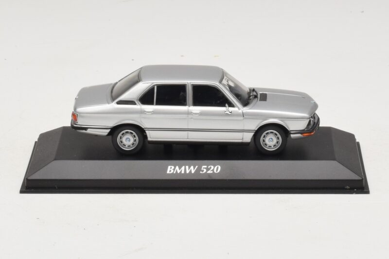 BMW 520 E12 Argento Maxichamps 1:43 940023000 Pressofusione