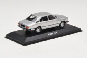 BMW 520 E12 Argento Maxichamps 1:43 940023000 Pressofusione — immagine 2 di 5