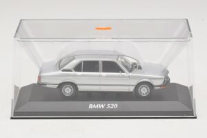 BMW 520 E12 Argento Maxichamps 1:43 940023000 Pressofusione — immagine 4 di 5