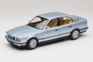 BMW 535i E34 Blu Chiaro Metallizzato Minichamps 1:18 100024007 Pressofusione