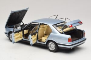 BMW 535i E34 Blu Chiaro Metallizzato Minichamps 1:18 100024007 Pressofusione — immagine 5 di 8