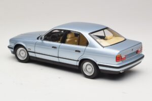 BMW 535i E34 Blu Chiaro Metallizzato Minichamps 1:18 100024007 Pressofusione — immagine 7 di 8