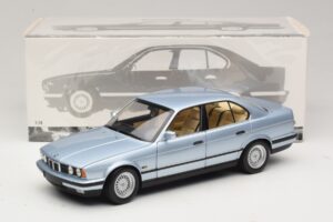 BMW 535i E34 Blu Chiaro Metallizzato Minichamps 1:18 100024007 Pressofusione — immagine 8 di 8