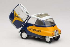 BMW Isetta 250 Lufthansa Revell 1:18 08926 Pressofusione — immagine 5 di 8