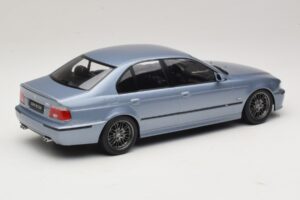 BMW M5 E39 Silverstone Blue Metallic KK-Scale 1:18 KKDC181622 Pressofusione — immagine 2 di 6