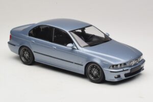 BMW M5 E39 Silverstone Blue Metallic KK-Scale 1:18 KKDC181622 Pressofusione — immagine 4 di 6