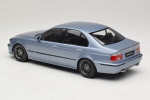 BMW M5 E39 Silverstone Blue Metallic KK-Scale 1:18 KKDC181622 Pressofusione — immagine 5 di 6