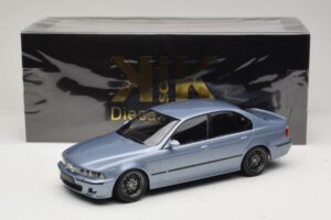 BMW M5 E39 Silverstone Blue Metallic KK-Scale 1:18 KKDC181622 Pressofusione — immagine 6 di 6
