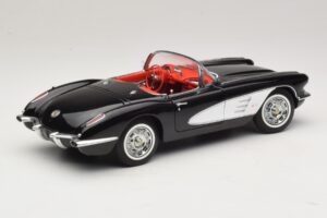 Chevrolet Corvette C1 Tuxedo Black AUTOart 1:18 71142 Pressofusione — immagine 3 di 8
