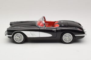 Chevrolet Corvette C1 Tuxedo Black AUTOart 1:18 71142 Pressofusione — immagine 4 di 8