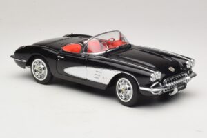 Chevrolet Corvette C1 Tuxedo Black AUTOart 1:18 71142 Pressofusione — immagine 6 di 8